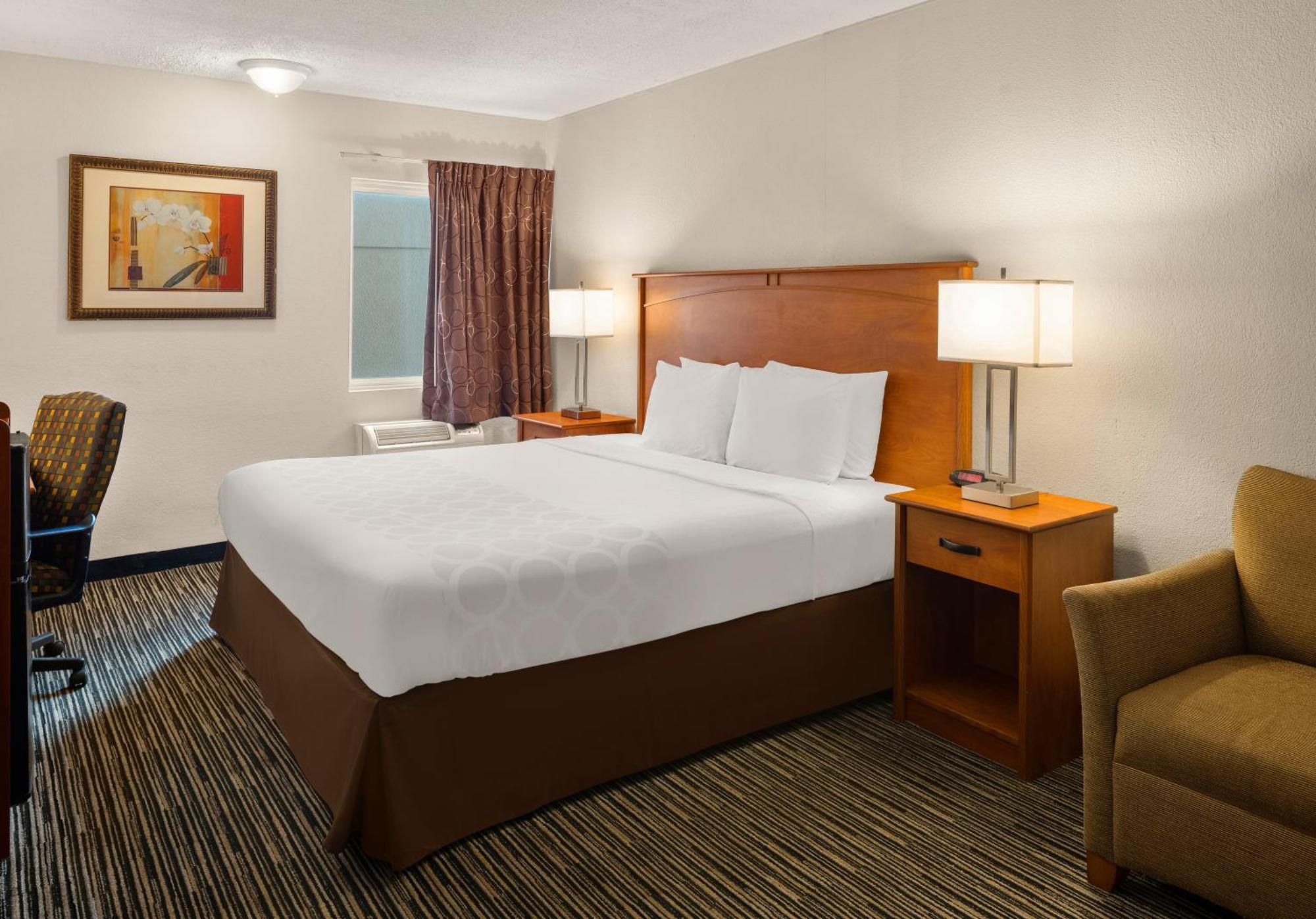Magnuson Hotel Detroit Airport Romulus Exterior photo