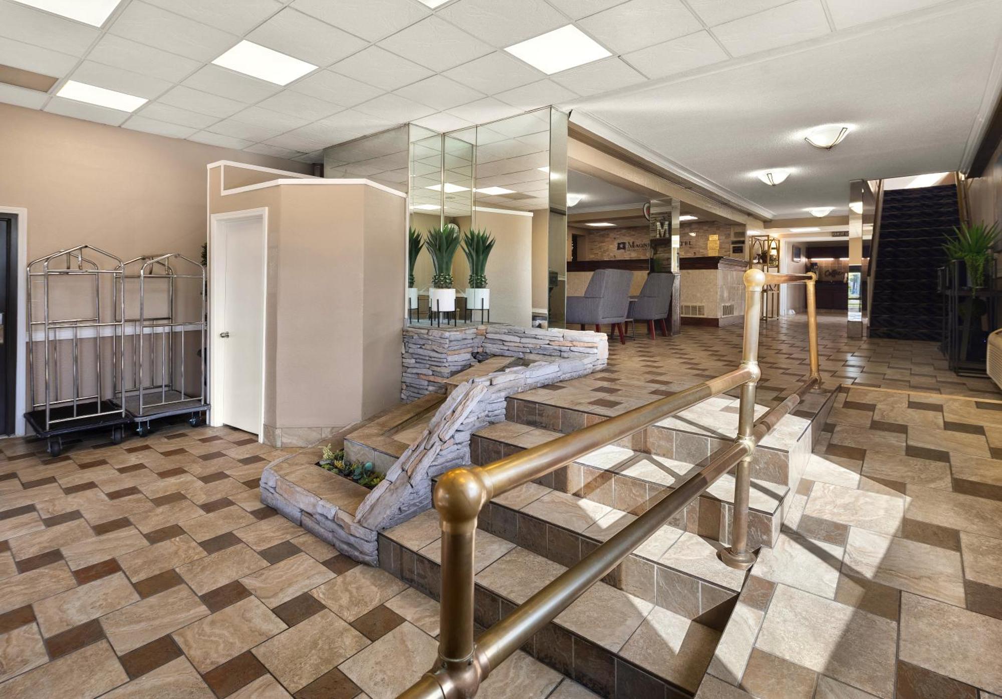 Magnuson Hotel Detroit Airport Romulus Exterior photo